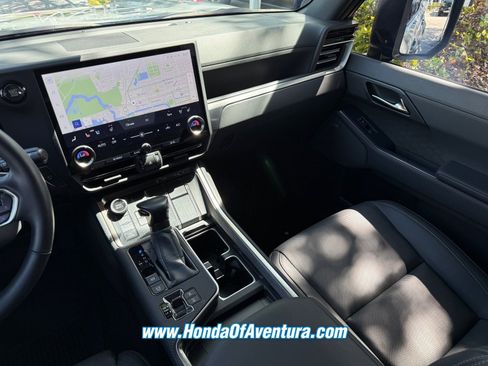 Used 2024 Lexus GX 550 AWD/4WD image 16