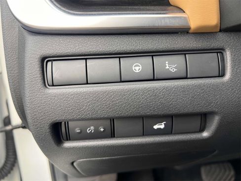 Used 2022 Nissan Rogue Platinum w/ Head-Up Display Package image 22