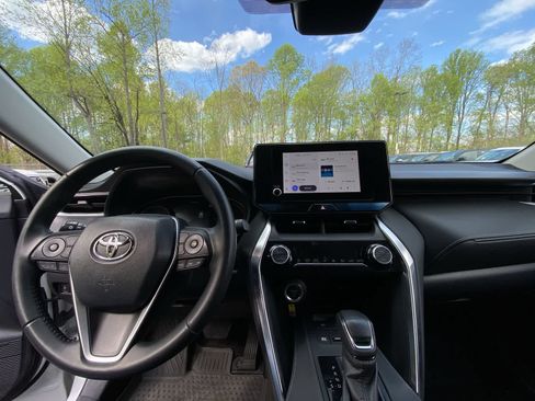 Used 2023 Toyota Venza LE AWD/4WD image 18