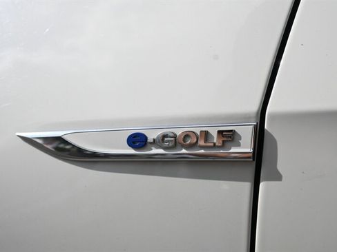 Used 2016 Volkswagen e-Golf SE w/ DC Fast Charging Package image 16