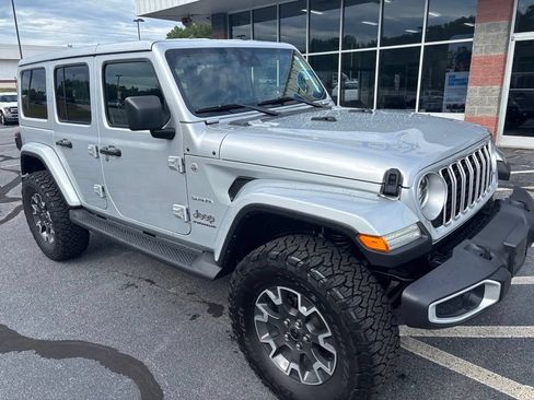 Used 2024 Jeep Wrangler Unlimited Sahara AWD/4WD image 5