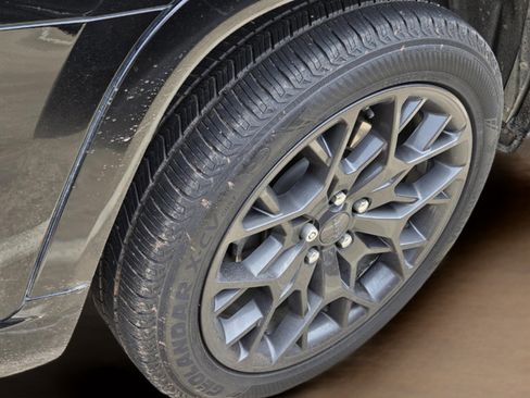 Used 2023 Jeep Grand Cherokee L Summit w/ High Altitude Package AWD/4WD image 32