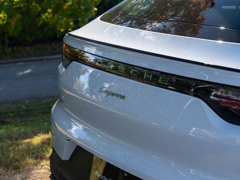 Certified 2023 Porsche Cayenne Coupe image 15