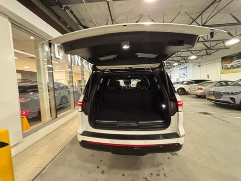 Used 2023 Lincoln Navigator L Reserve image 3