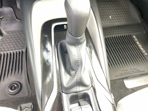 Used 2021 Toyota Corolla LE FWD image 27