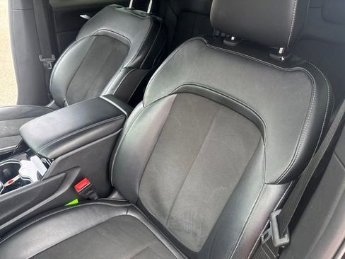Used 2023 Jeep Grand Cherokee Altitude RWD image 24