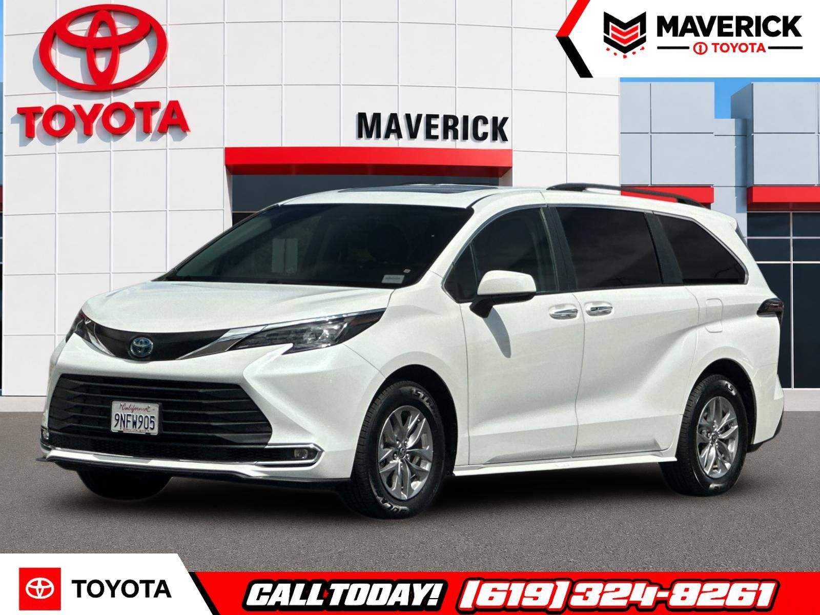 Used 2024 Toyota Sienna XLE FWD image 1