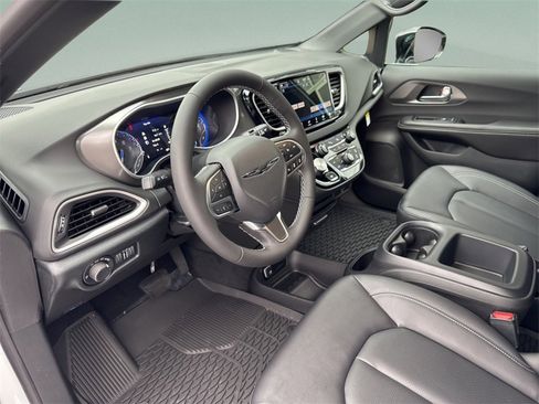 New 2026 Chrysler Voyager LX image 18