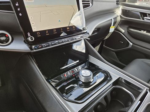 New 2026 Jeep Grand Wagoneer 4WD image 14