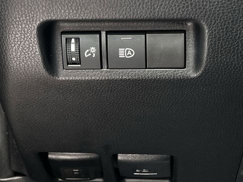 Used 2025 Toyota RAV4 XLE AWD/4WD image 20