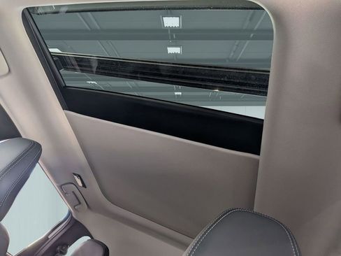 Used 2025 Mitsubishi Outlander SE image 13