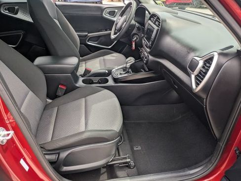 Used 2025 Kia Soul LX FWD image 25