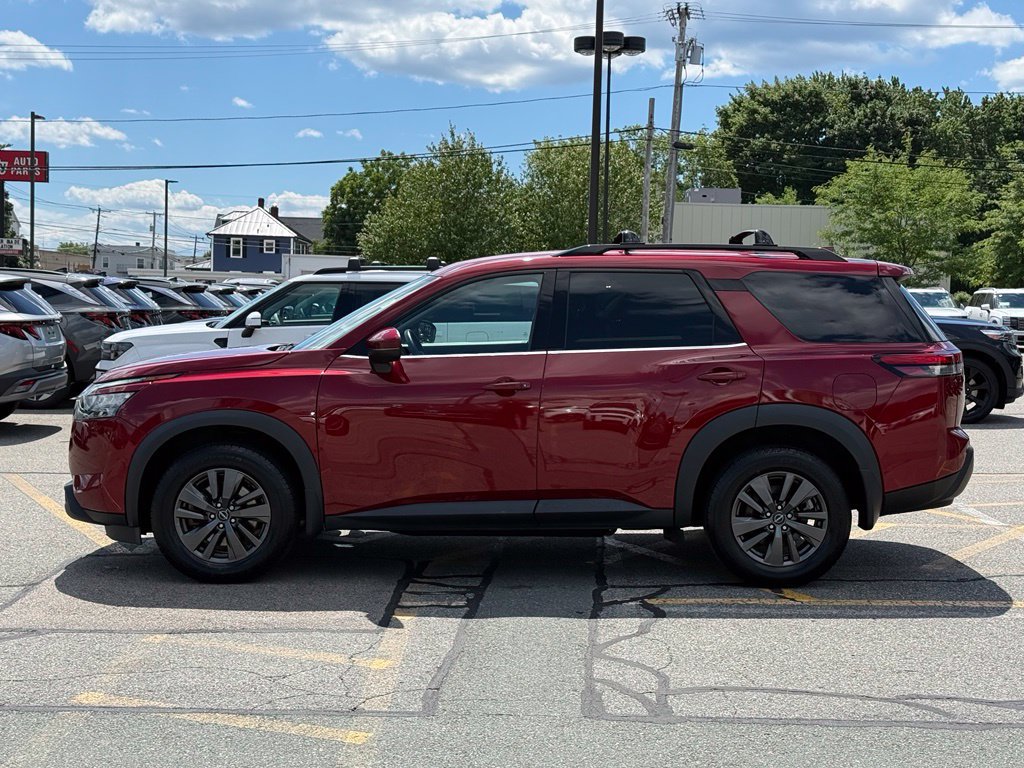 Used 2023 Nissan Pathfinder SV AWD/4WD image 2