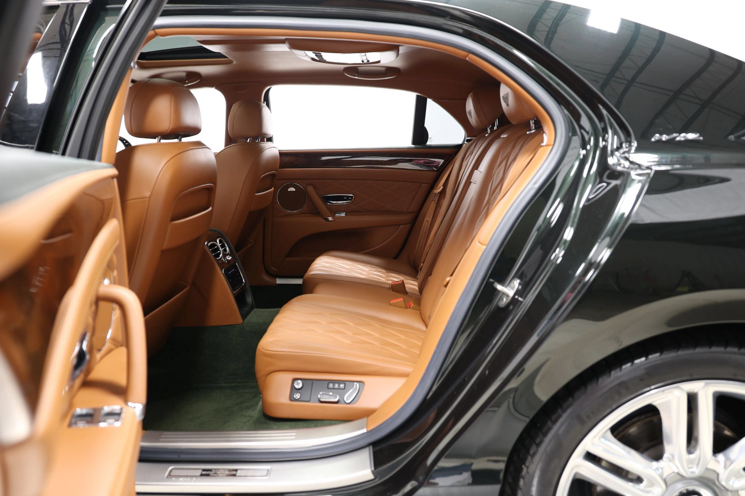 Used 2016 Bentley Flying Spur W12 AWD/4WD image 43