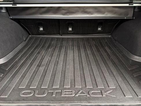 Used 2018 Subaru Outback 3.6R Limited AWD/4WD image 15