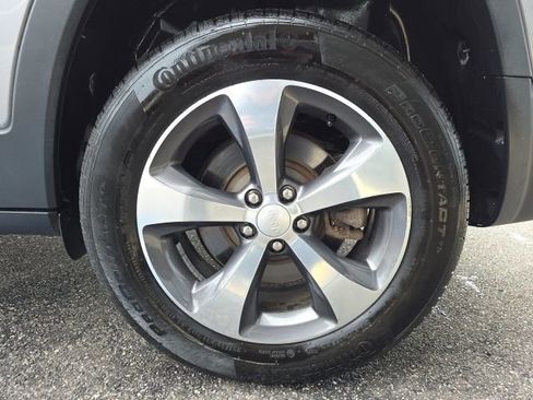 Used 2019 Jeep Cherokee Limited image 29