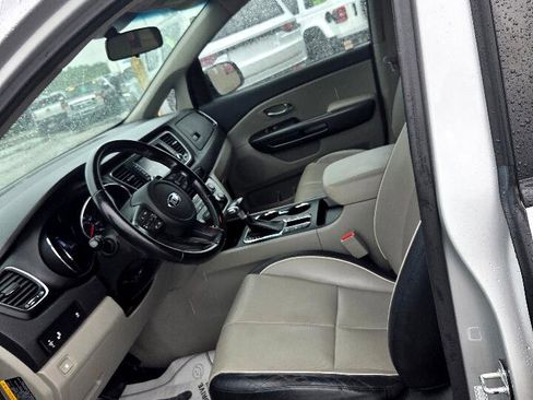 Used 2020 Kia Sedona EX image 9