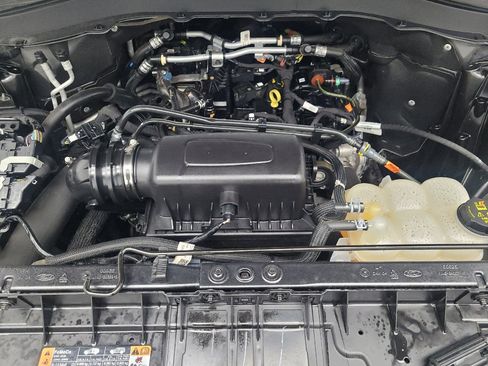 Used 2022 Ford Explorer XLT w/ Equipment Group 202A AWD/4WD image 30