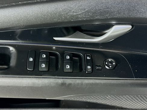 Used 2022 Hyundai Elantra SEL w/ Convenience Package FWD image 24