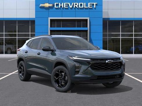 New 2026 Chevrolet Trax LT w/ Midnight Edition FWD image 7