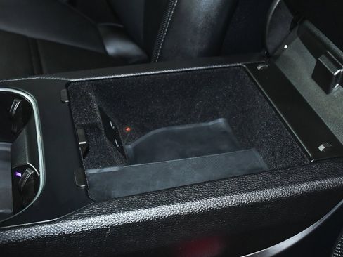 Used 2022 Porsche Cayenne Platinum Edition image 50