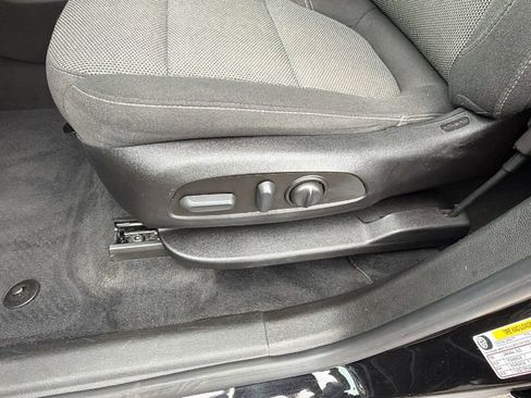 Used 2023 Chevrolet Traverse LT FWD image 21