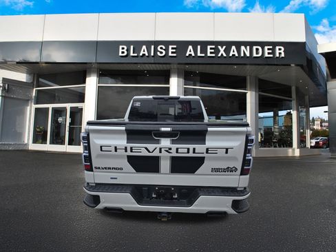 Used 2023 Chevrolet Silverado 1500 High Country w/ High Country Premium Package AWD/4WD image 4