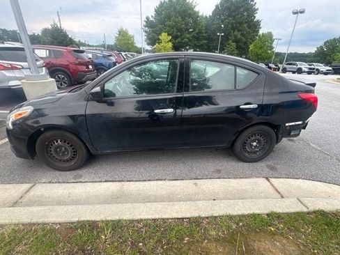 Used 2019 Nissan Versa SV FWD image 4