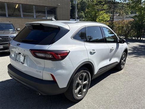 Used 2025 Ford Escape ST-Line image 4