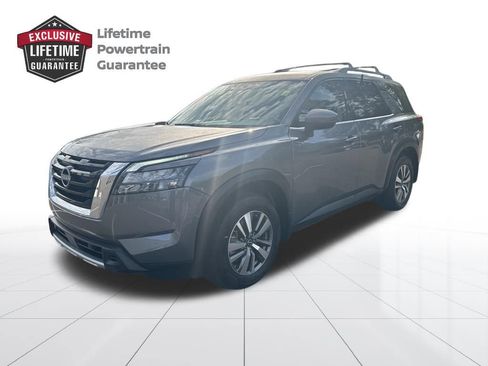 Certified 2025 Nissan Pathfinder SL FWD image 1