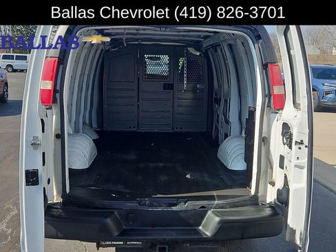 Used 2018 Chevrolet Express 2500 w/ Driver Convenience Package RWD image 25