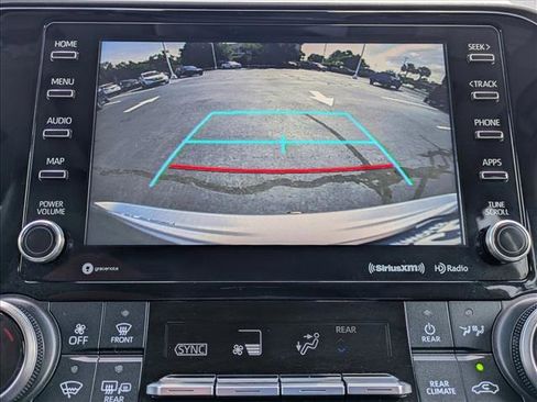 Used 2021 Toyota Highlander XLE FWD image 14