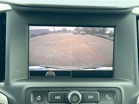 Used 2023 GMC Terrain SLE w/ Driver Convenience Package image 17