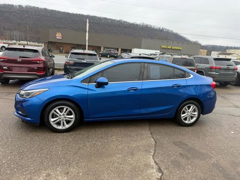Used 2017 Chevrolet Cruze LT image 4