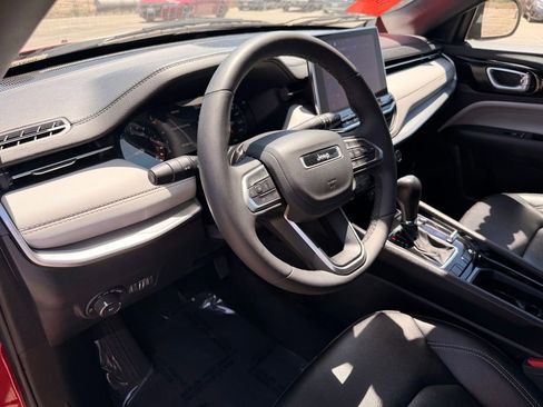 Used 2025 Jeep Compass Limited AWD/4WD image 8