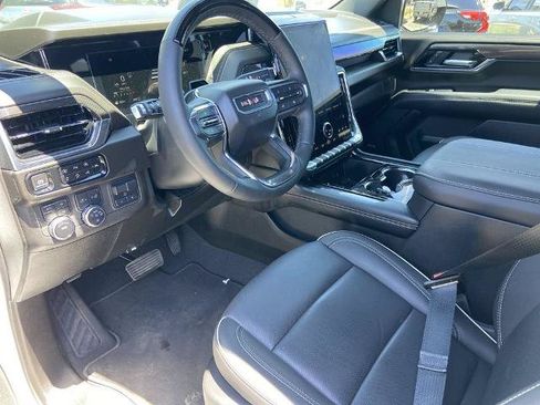 Used 2025 GMC Yukon Elevation AWD/4WD image 6