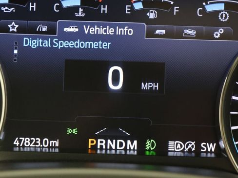 Used 2021 Ford Expedition XLT image 18