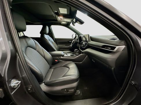 Used 2024 Toyota Highlander XSE image 35