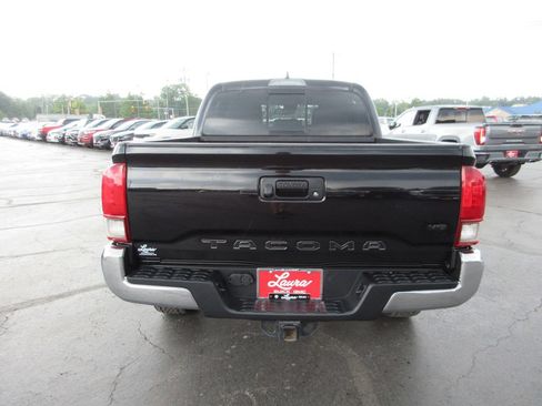 Used 2019 Toyota Tacoma TRD Off-Road AWD/4WD image 7