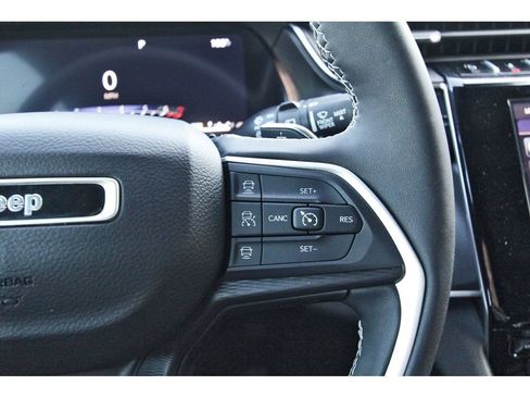 Used 2024 Jeep Grand Cherokee Altitude AWD/4WD image 20