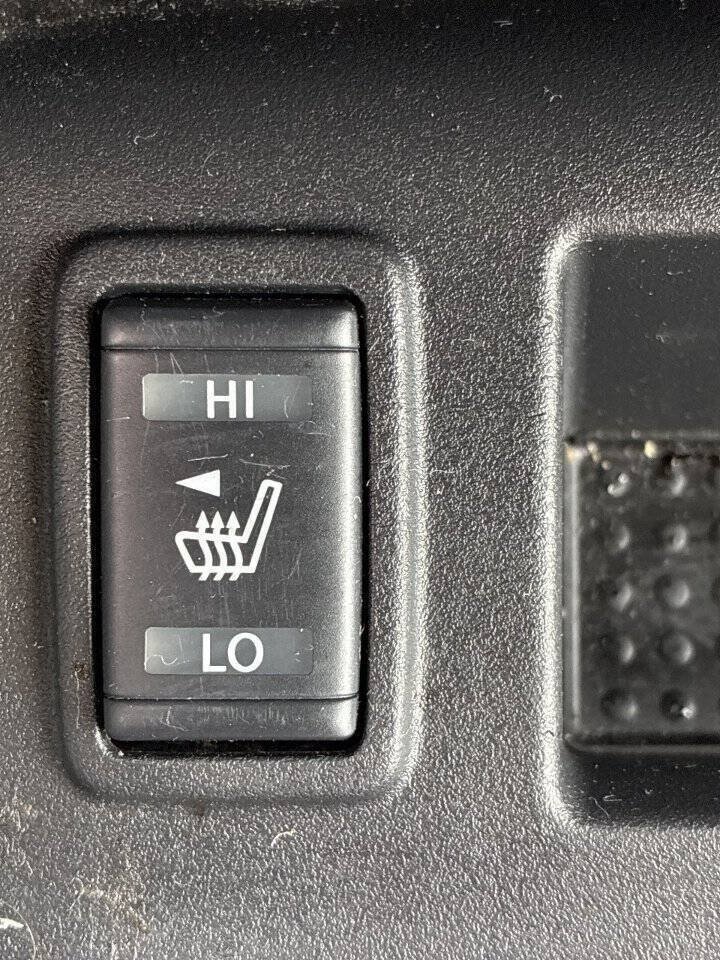 Used 2018 Nissan Titan SV AWD/4WD image 30