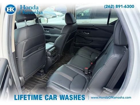 Used 2025 Honda Pilot EX-L image 10