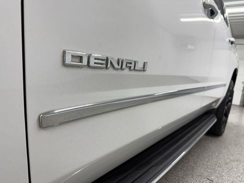 Used 2020 GMC Yukon XL Denali AWD/4WD image 9