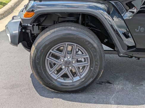 New 2025 Jeep Gladiator Sport image 10