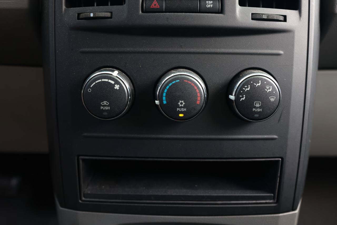 Used 2008 Dodge Grand Caravan SE FWD image 35