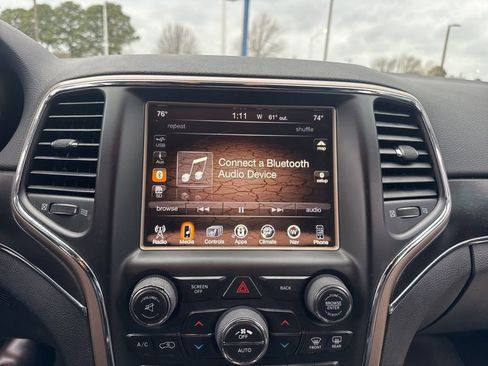 Used 2017 Jeep Grand Cherokee Limited image 18