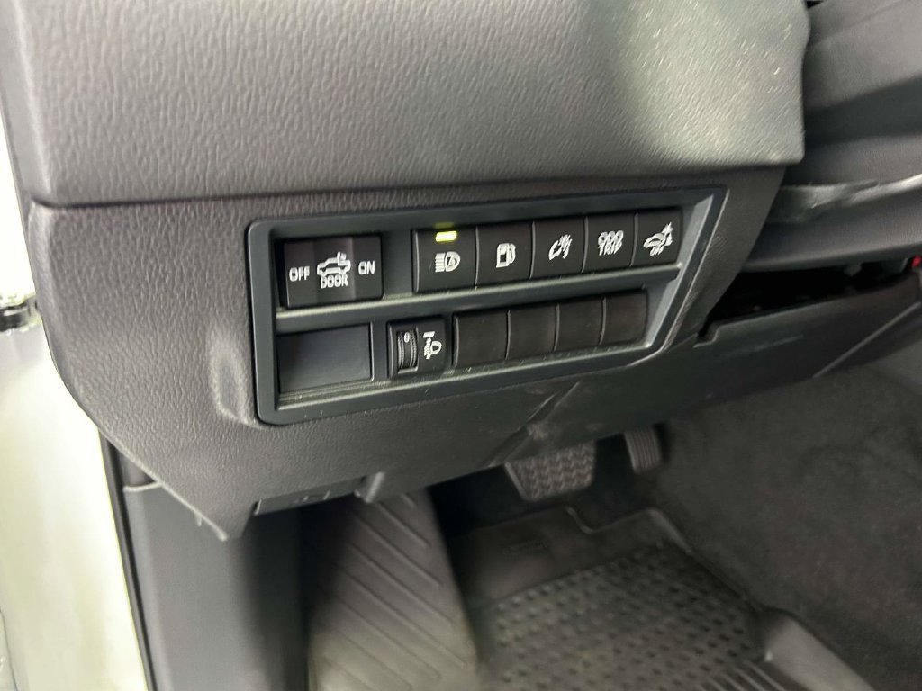 Used 2025 Toyota Tundra Limited AWD/4WD image 19