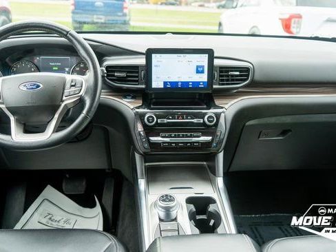Used 2023 Ford Explorer Limited image 16