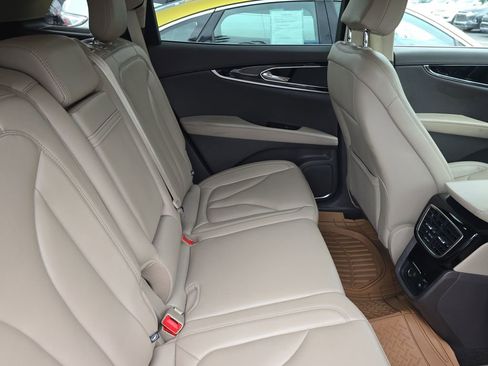 Used 2022 Lincoln Nautilus FWD w/ Premium Package image 11