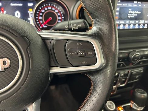 Used 2020 Jeep Gladiator Mojave w/ Cold Weather Group image 17